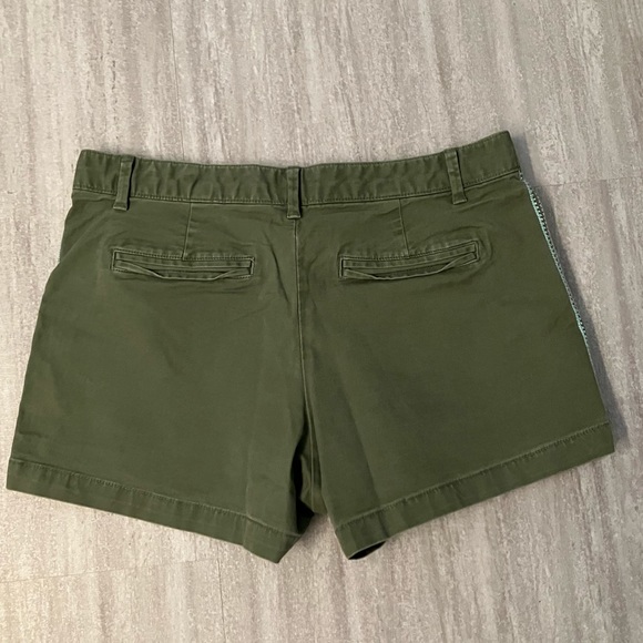 GAP olive green shorts - Picture 2 of 6